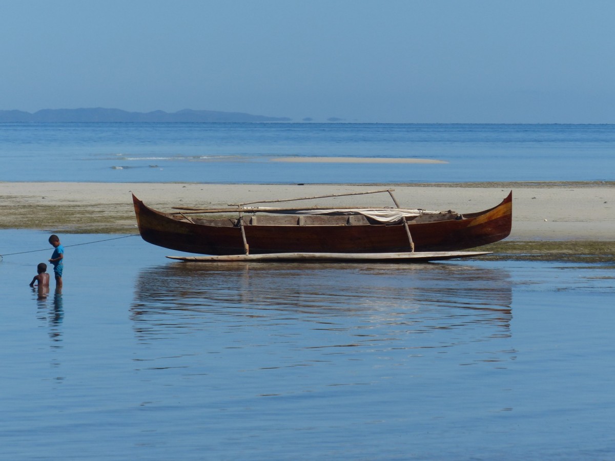 Nosy Komba est une petite île de rêve à Madagascar, plages de rêve , avec des lémuriens, sans routes, sans voitures , végétation luxuriante